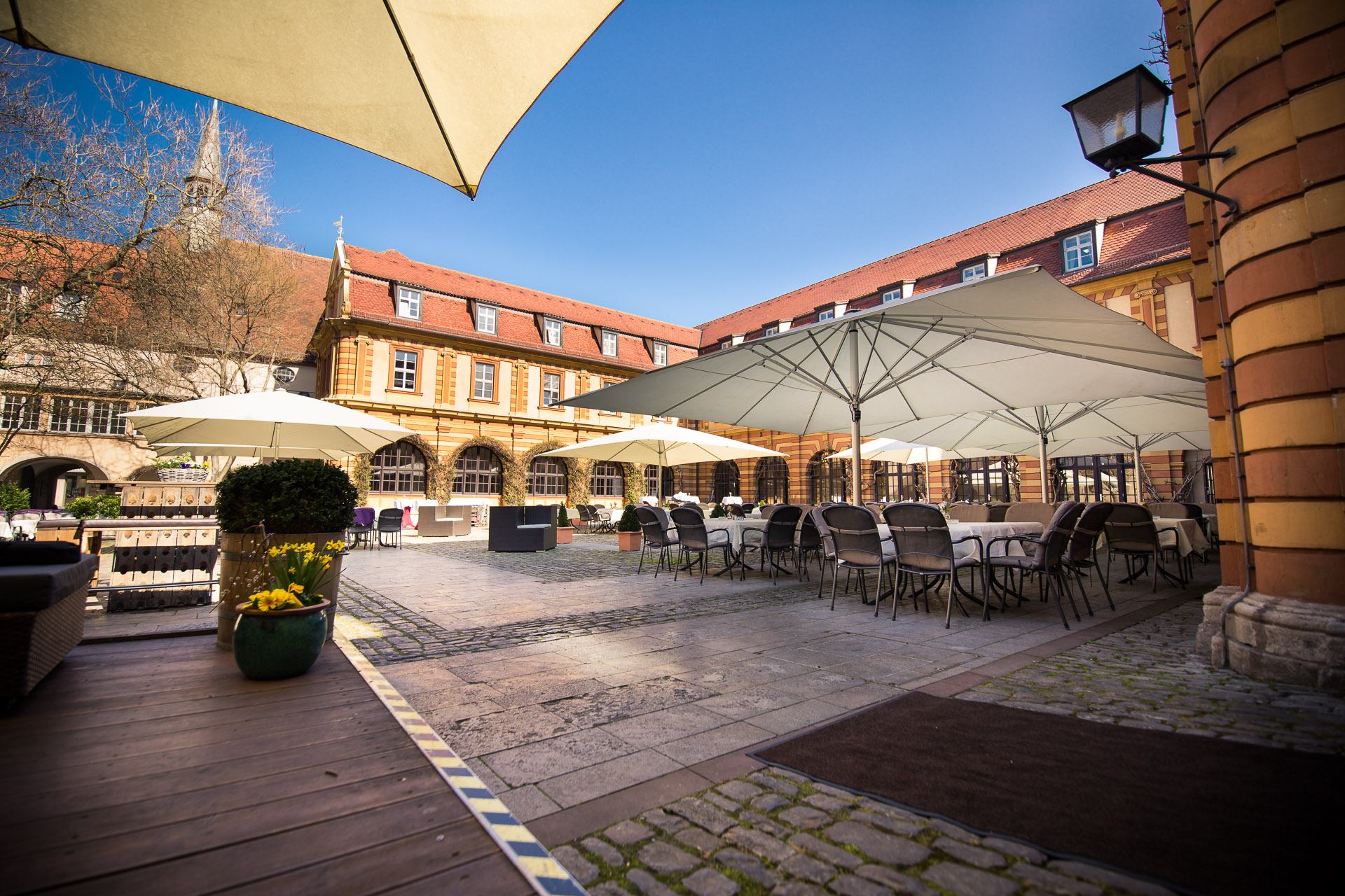 Romantischer Innenhof | Bürgerspital Weinstuben